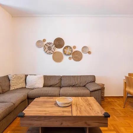 Eca Atmabnb33 Aparthotel 3*